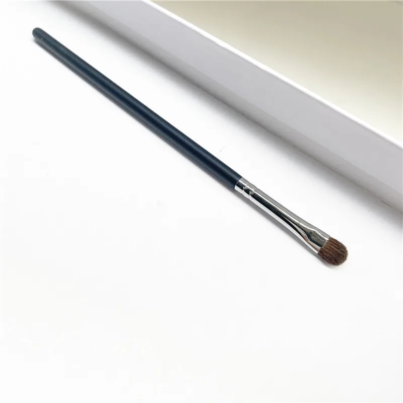 

228 MINI SHADER EYE SHADOW BRUSH - Small Detailed Smoky Eyeshadow Brush