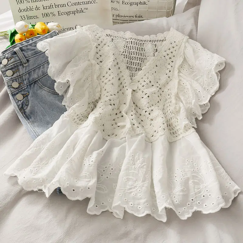 Sweet crocheted V-neck hollow lace shirt women 2023 summer new girl loose thin short-sleeved top