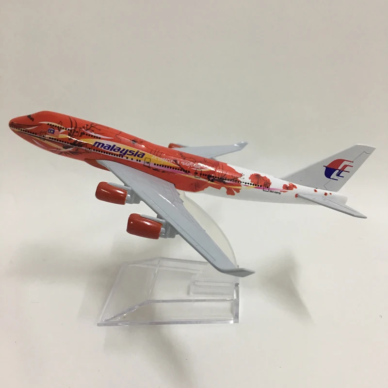 

JASON TUTU 16cm Malaysia Red Flower Boeing 747 Plane Model Airplane Model Aircraft Model 1:400 Diecast Metal planes toy