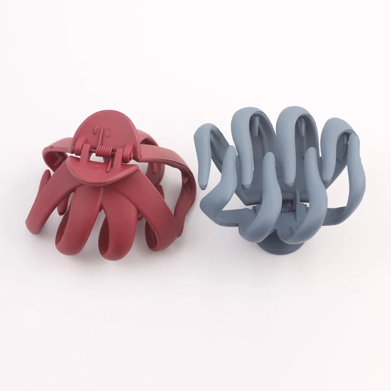 New Geometric Frosted Hair Claws Crab Plastic Hair Clips Barrettes for Women Girls Hairpins Fashion Simple Accessories T0392