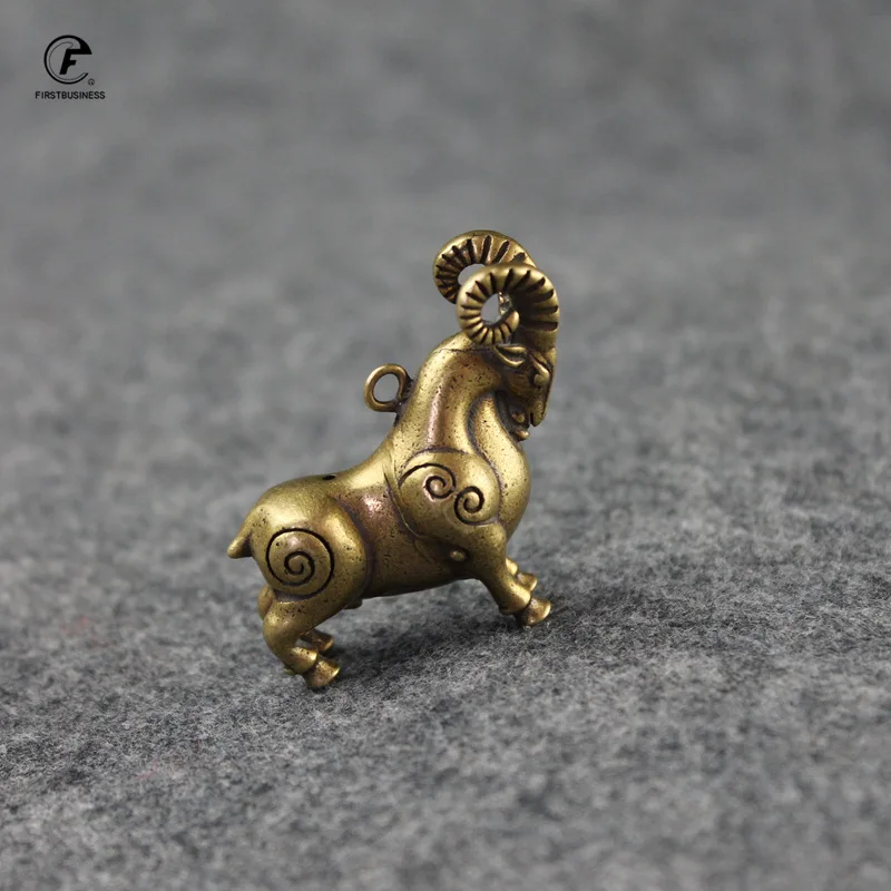 Copper Leader Sheep Small Ornaments Antique Brass Miniatures Figurine Keychain Pendant Lucky Antelope Home Decor Desk Decoration