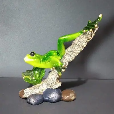 Frog animal furnishing individual creative sculpture simulation resin handicraft room wine cabinet small decoration crafts