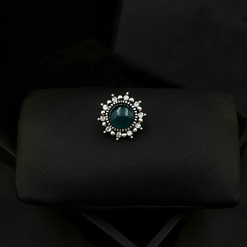 

Retro Mini Brooch for Women Men Suit Luxury Collar Pin Clasp Original Design Fixed Clothes Small Accessories Rhinestone Jewelry