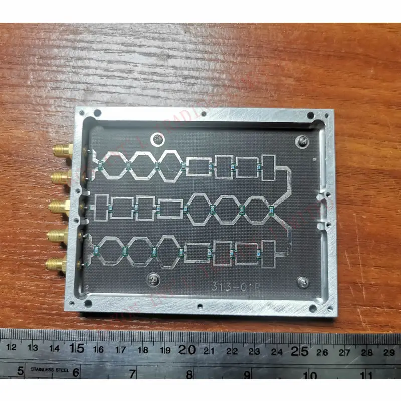 Rozdzielacz mocy Combiner szerokopasmowy 500MHz do 5000MHz 4 Way-0 ° 0.5GHz-5GHz koncentryczny rozdzielacz mocy 500-5000MHz