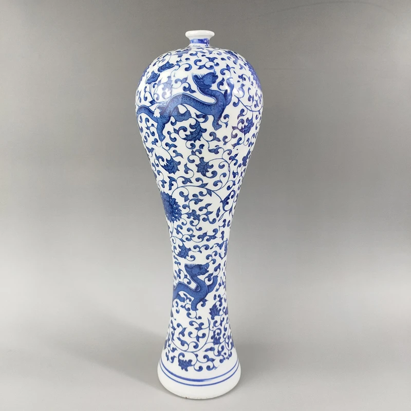 

Exquisite Chinese Classical Collection Home Decoration Gift Blue and White Porcelain Flower and Dragon Auspicious Elegant Vase