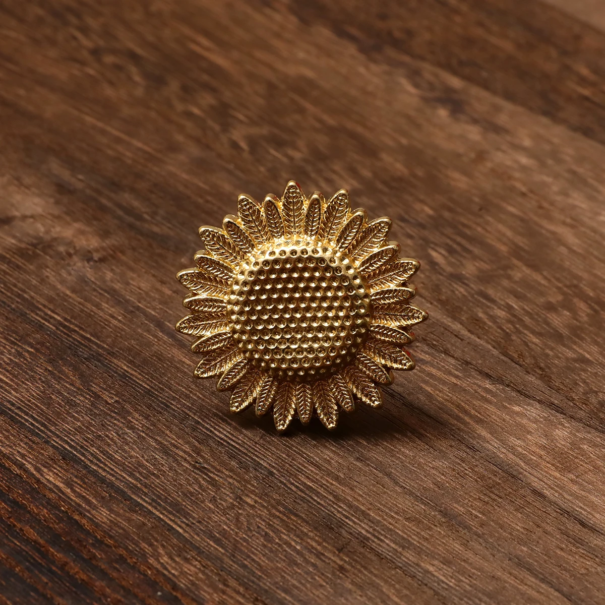 Sunflower-shaped Drawer Knobs Retro Furniture Handles Copper Color Dresser Knobs Handles for Cabinets and Drawers Cabinets Pull