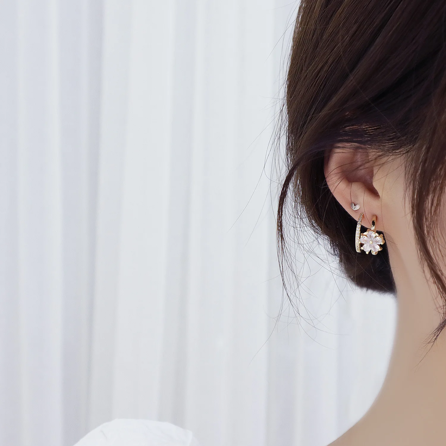 Shiny Side New Accessories Crystal Flower Stud Earrings for Women Fashion Jewelry Simple Style Zirconia Small Earrings