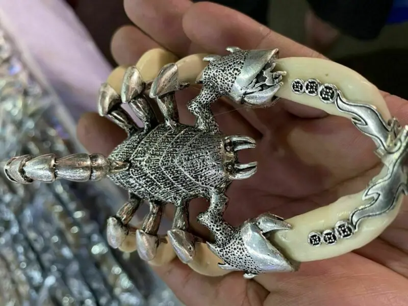 Teeth of wolves Tibetan silver Scorpion Pendant decorate Statues m