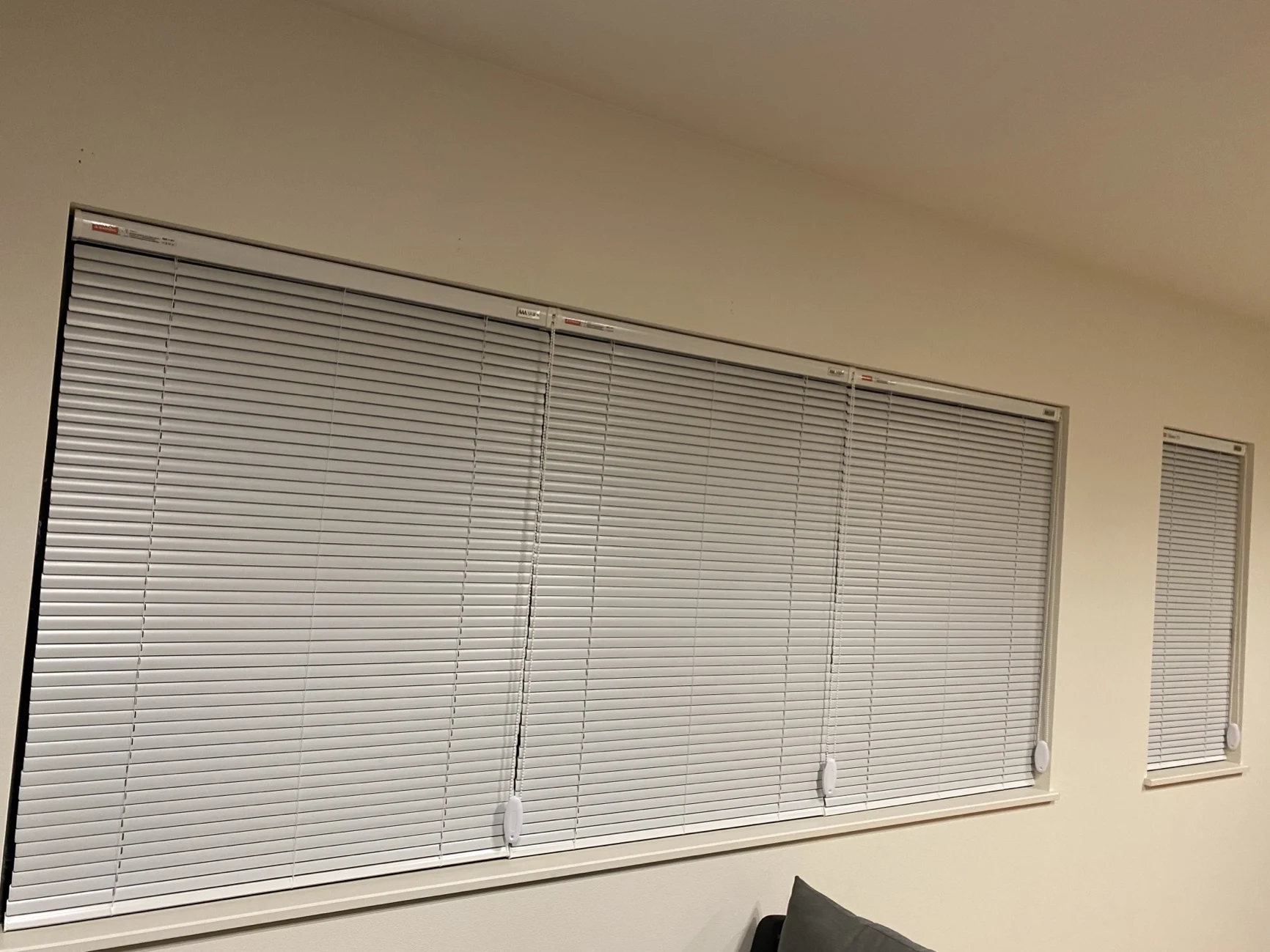 25mm Slats Aluminum Venetain Blinds With Manual Chain Control System For Housing