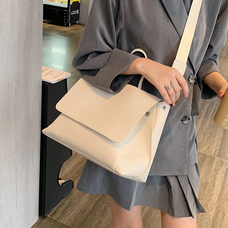 

2019 new foreign gas big bag female Korean version of the wild Messenger bag large capacity simple fashion handbag