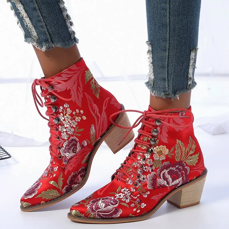 2021 Fashion Retro Women Boots Embroider Ethnic Ankle Boots Lace Up Pointed Toe Flat Heel Shoes Warm Boots Red Black Booties