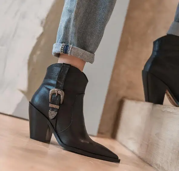 Drop Shipping kobieta moda czarna skóra duża metalowa klamra szpiczasty nosek krótkie buty 9 cm masywne obcasy Slip On botki