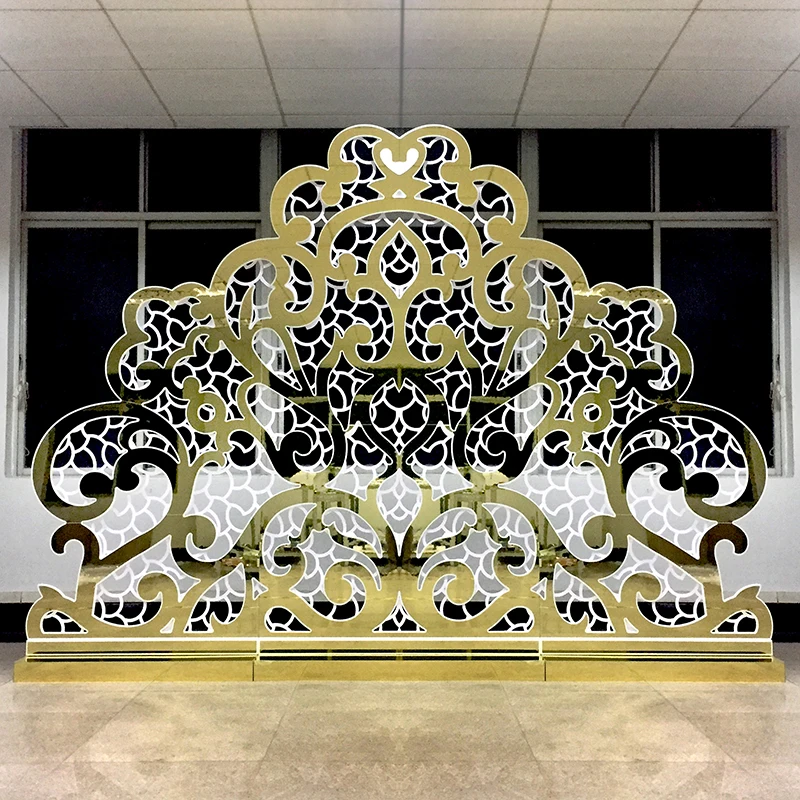 

2022 Ideal Designed Golden Hollow Pattern Wedding Backdrop