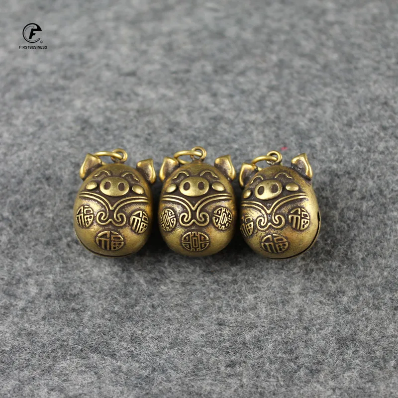 Copper Cute Little Pig Bell Small Ornaments Desk Feng Shui Decorations Retro Brass Keychain Pendants Home Decor for Living Room