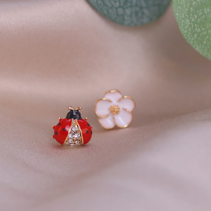 New Korean Trendy Cute Little Ladybug Stud Earrings for Women Girls lovely Animal Flower Asymmetric Earrings Party Jewelry Gifts