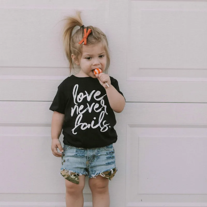 Love Never Fails Shirt Love Never Fails Girls Heart Shirts Girl Love T-Shirts Christian Tshirt Kids Slogan Vintage Grunge Tops