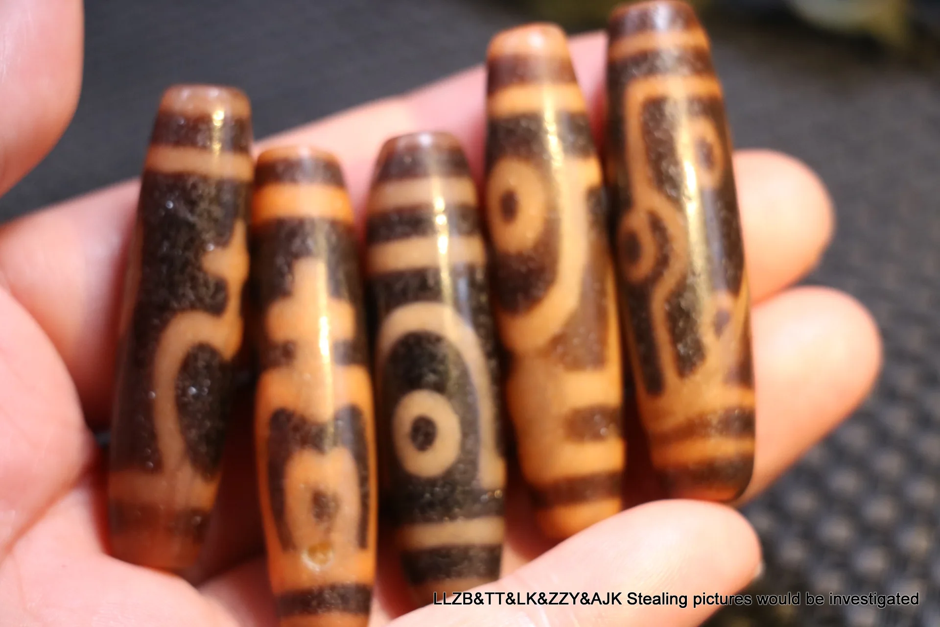 

Set of 5 Magic Energy Tibetan old Agate Ivory Color Multiple Symbols Totem Pendant Amulet dZi Bead LKbrother Sauces Whole Sale