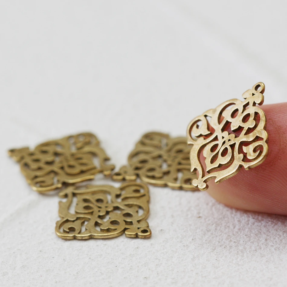 Solid Brass Geometry - Flower Charm - 20x20mm (4668C)