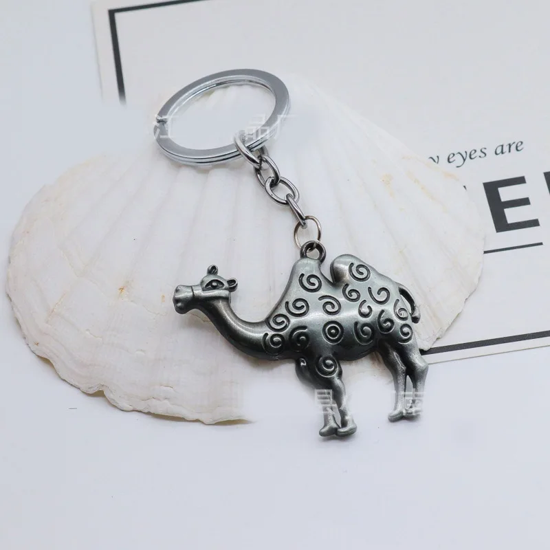 Men's Vintage Gold Color Camel Key Chains Gadgets For Men Fashion New Retro Animal Key Rings Male Jewelry Party Boys Gifts