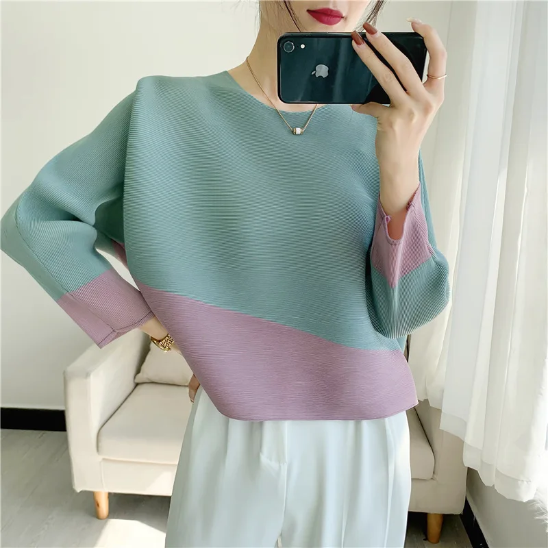 

2022 women's spring new color block top Miyak fold Fashion large size pleated loose casual bat sleeve short T-shirt