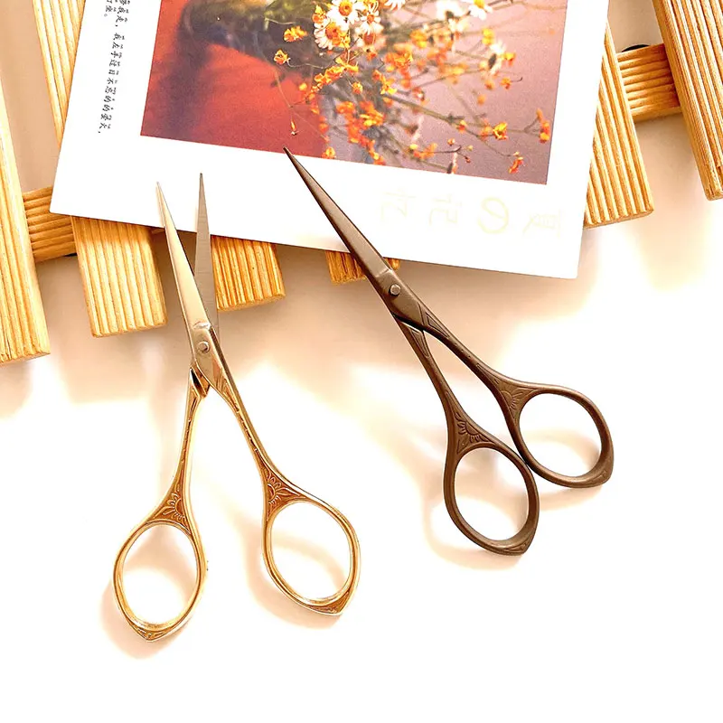 1Pcs 9.5 centimetri Vintage Antico Cucito Punto Croce Sarto Scissor Forbici da Ricamo Artigianale FAI DA TE Per La Casa Taglio del Tessuto Trim