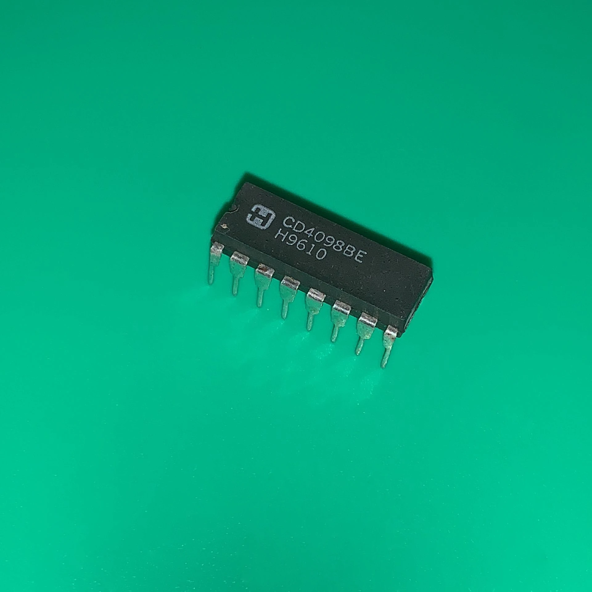 10pcs/lot CD4098BE DIP16 CD4098 BE IC MULTIVIBRATOR 100NS 16DIP CMOS DUAL MONASTABLE MULTIVIBRATOR CD4098BEG4 CD40988E CD 4098BE