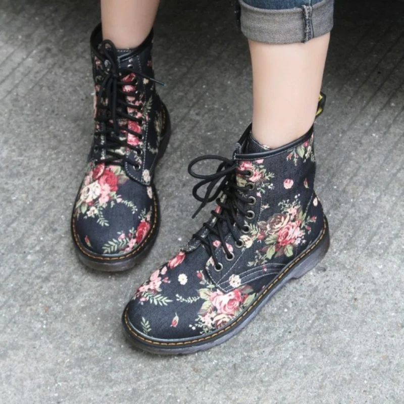 2021 Martin Boots Woman Shoes Western Cowboy Style Europe and America Handsome Retro Small Floral Flat with Boots High Help