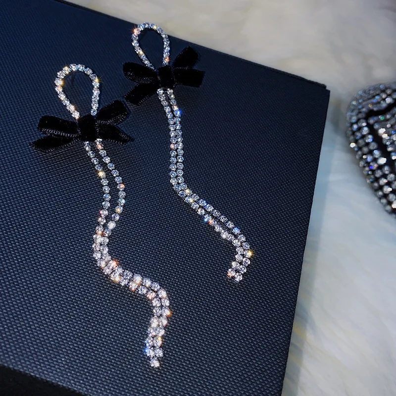 Pendientes largos con borlas y diamantes de imitación para mujer, aretes colgantes de cristal con lazo negro brillante, bisutería a la moda, regalos