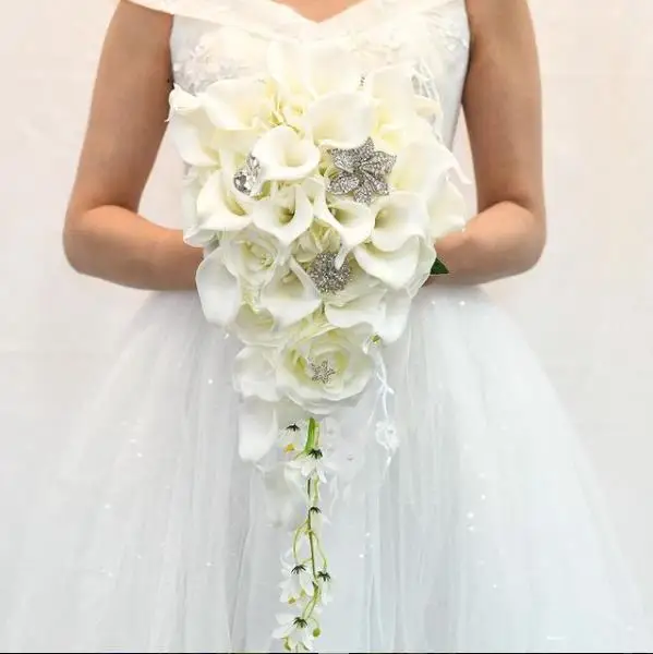 

White Cascading Wedding Bouquet with Jewelry Holding Flowers Artificial Cala Lily Waterfall Tear Drop Brooch Bouquet for Bride