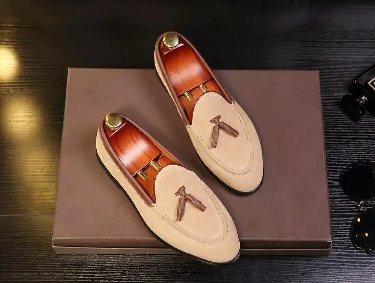 

Drop Shipping Apricot Green Black Cow Suede Slip On Shallow Loafers Man Wheat Ear Decoration Low Top British Casual Lazy Shoes