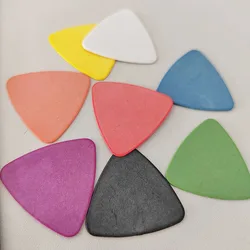 Kostki do gitary trójkątnej, 100 sztuk, kształt trójkąta, różne kolory, 0,5 mm, 0,6 mm, 0,7 mm, 3/0,88 mm, 1,0 mm, 1,14 mm, Delrin