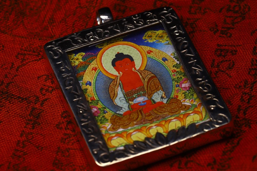 

2"Tibetan Temple Collection Old Bronze Gilded silver Hand Painted Thangka Shakyamuni Buddha Pendant amulet Town House Exorcism