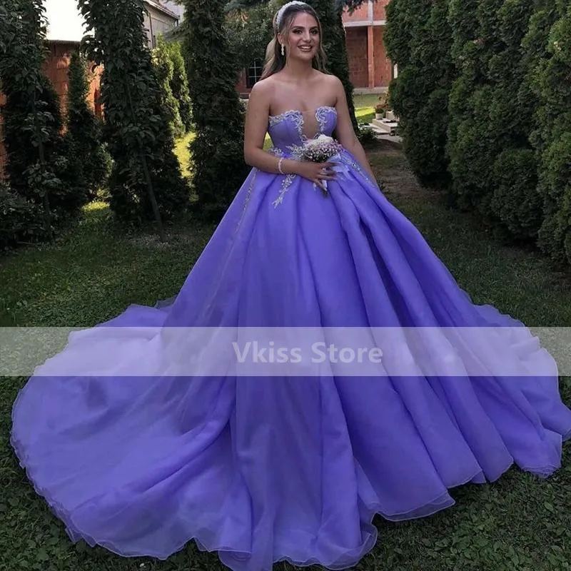 Abiti da sera principessa con volant alla lavanda 2022 senza spalline A Line abiti da ballo formali Appliques in argento abiti da sposa su misura