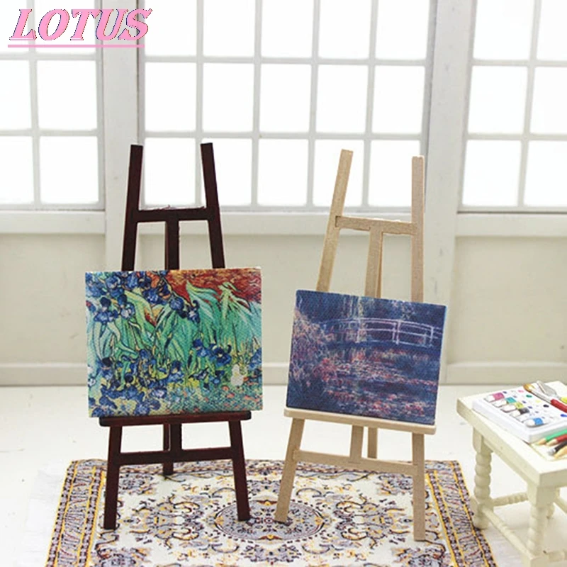 มินิไม้ตกแต่งศิลปินขาตั้งสามเหลี่ยม Art Easel ไม้ตารางผู้ถือบัตรแต่งงานนิทรรศการบูธบ้านตุ๊กตา1Pc