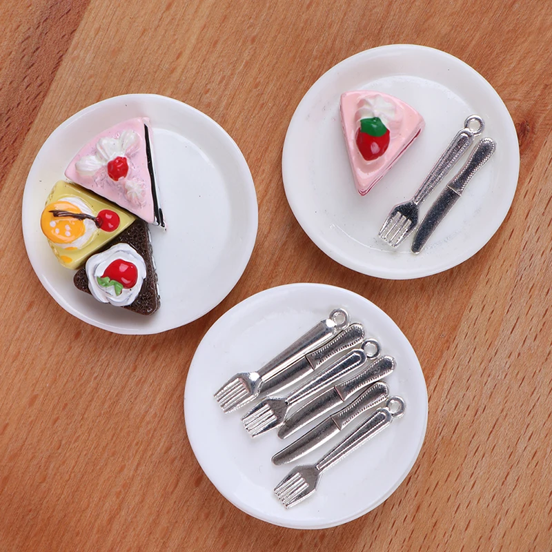 4Pcs 1/12 1/6 Dollhouse Miniature Cakes Plate Knife Fork Dolls House Accessories Simulation Kitchen Toys