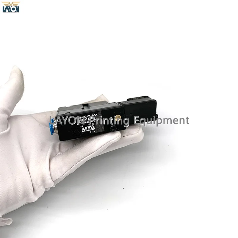 Valve M2.184.1111 LAYON Heidelberg Solenoid Valve M2.184.1111 MEBH-4/2-QS-4-SA  For SM102 CD102 SM52 PM52 Printing Machine Parts