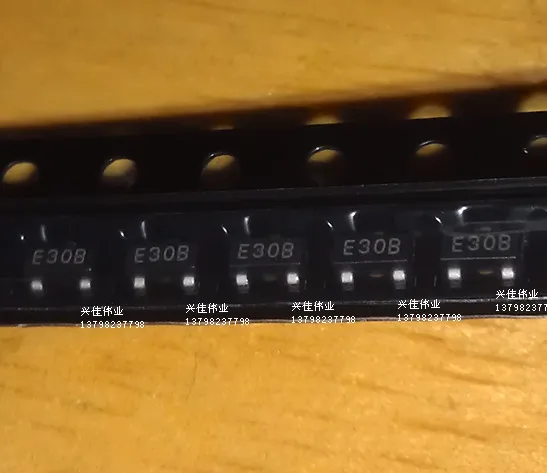 Оригинал 20 шт./QX2303L30T 3,0 V E30B/E308 SOT23-3 IC