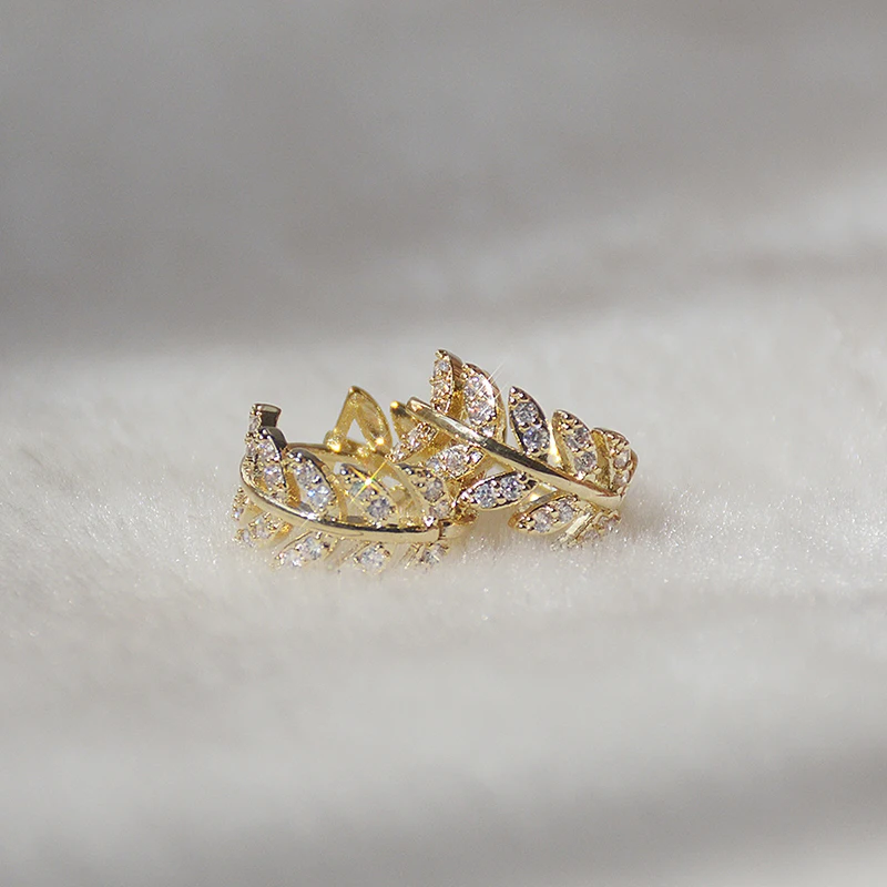 Huitan Delicate Leaf Ear Ring with Shiny CZ for Women Silver Color/Gold Color Fashion Hoop Earrings Fancy Gift 2021 Jewelry