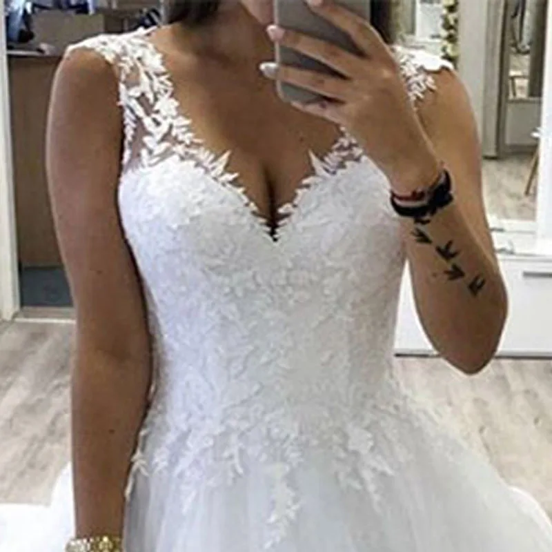 Real Photo V-neck Ball Gown Wedding Dresses Sleeveless Tiered White Wedding Gown for Bride Customize Cheap Dress