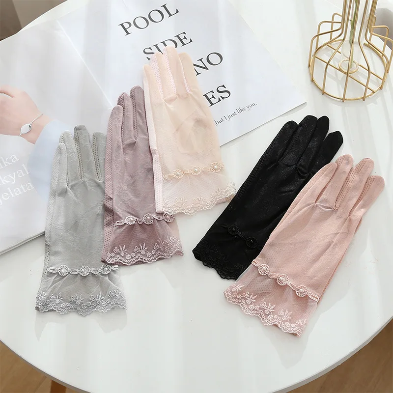 

Summer Women Sexy Lace Sunscreen Ice Silk Non-Slip Touch Screen Breathable Thin Short Elegant Embroidery Drive Cycling Gloves