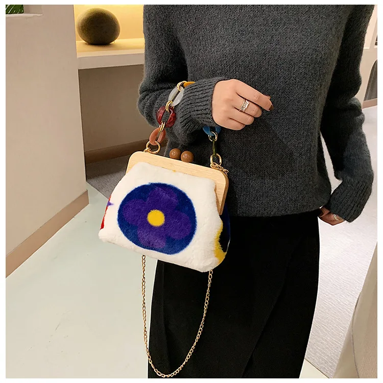 Plush Messenger Bag Wooden Clip Evening Bag Fashion Acrylic Chain Luxury Handbag Women Banquet Party Purse Shoulder Bag Sac