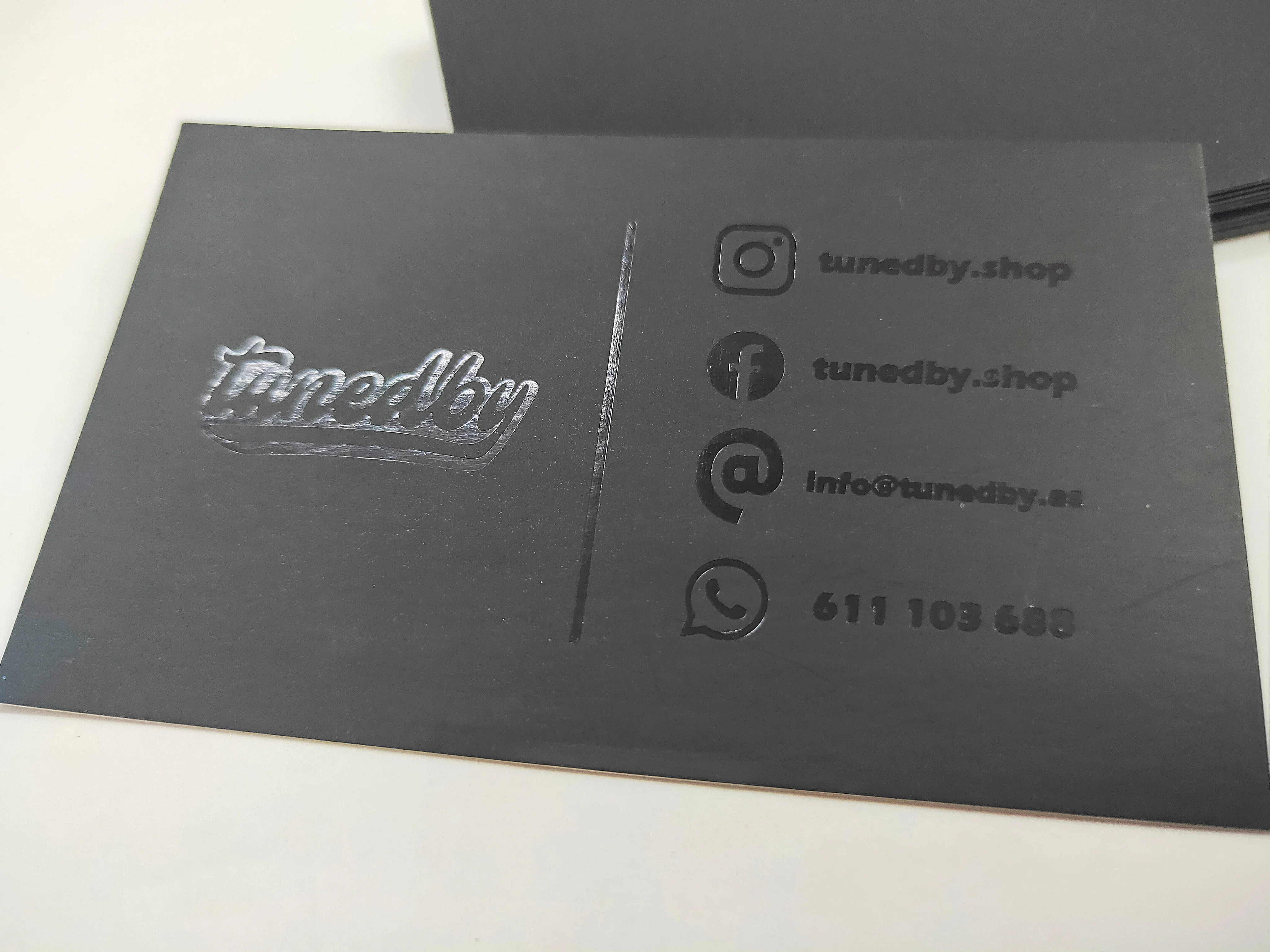 High quality business card 300g, custom hot stamping logo, black UV effect, surface lamination, free design