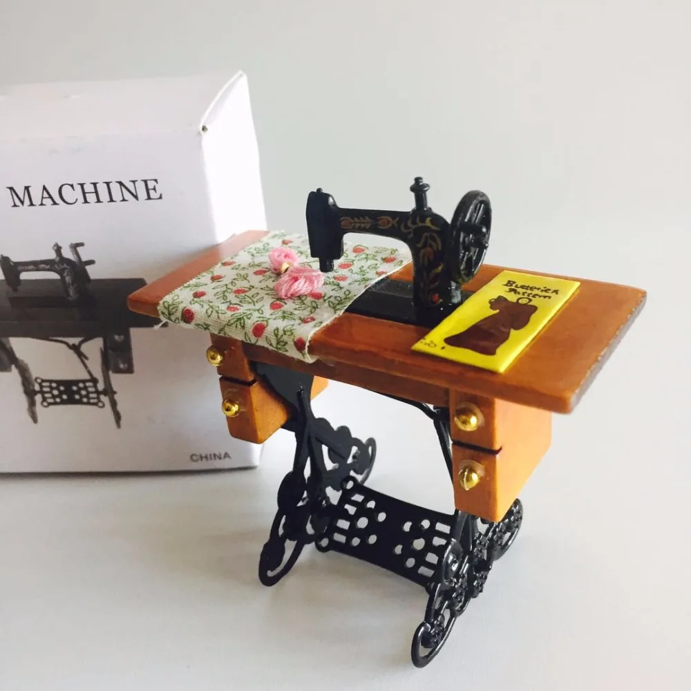 Retro Vintage Sewing Machine Dollhouse Miniature 1:12 Scale Fairy Doll Home Life Scene For Kid Children Holidays Gift