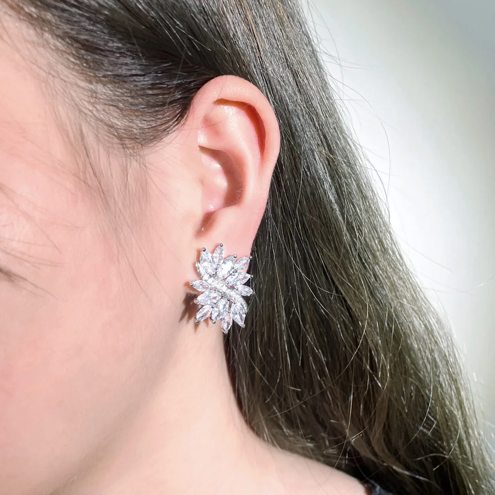 CWWZircons Klassische Blumenform CZ-Steine Silberfarben Ohne Loch Ohrclip-Ohrringe Schmuck für Frauen Großhandel EJ0009 – Detail 2