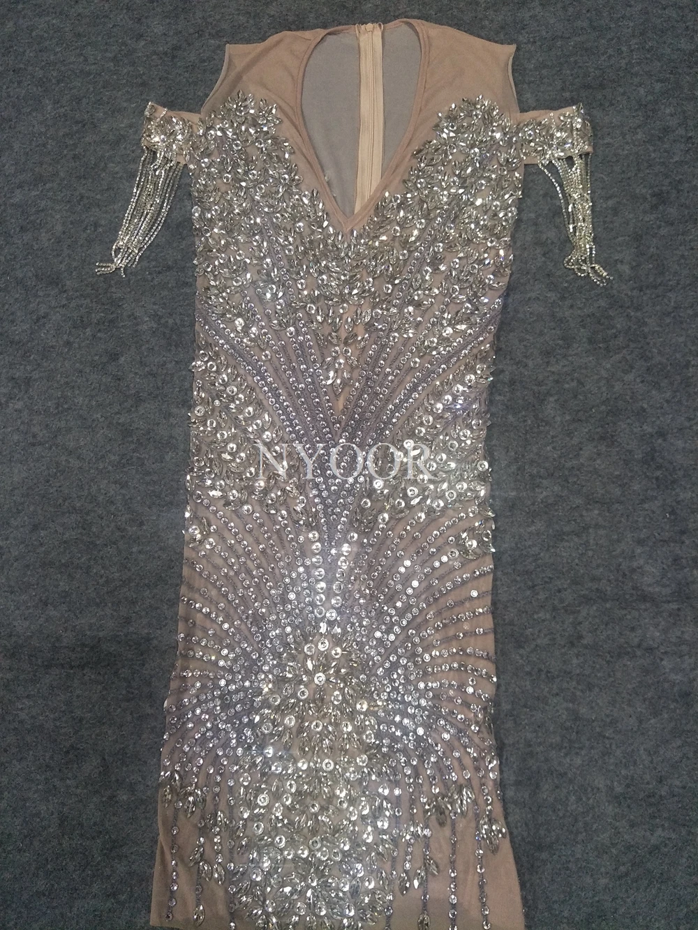 Vestido corto transparente de lujo para mujer, traje de fiesta de cumpleaños, Bar, club nocturno, con diamantes de imitación y cristales plateados, manga con flecos, nuevo