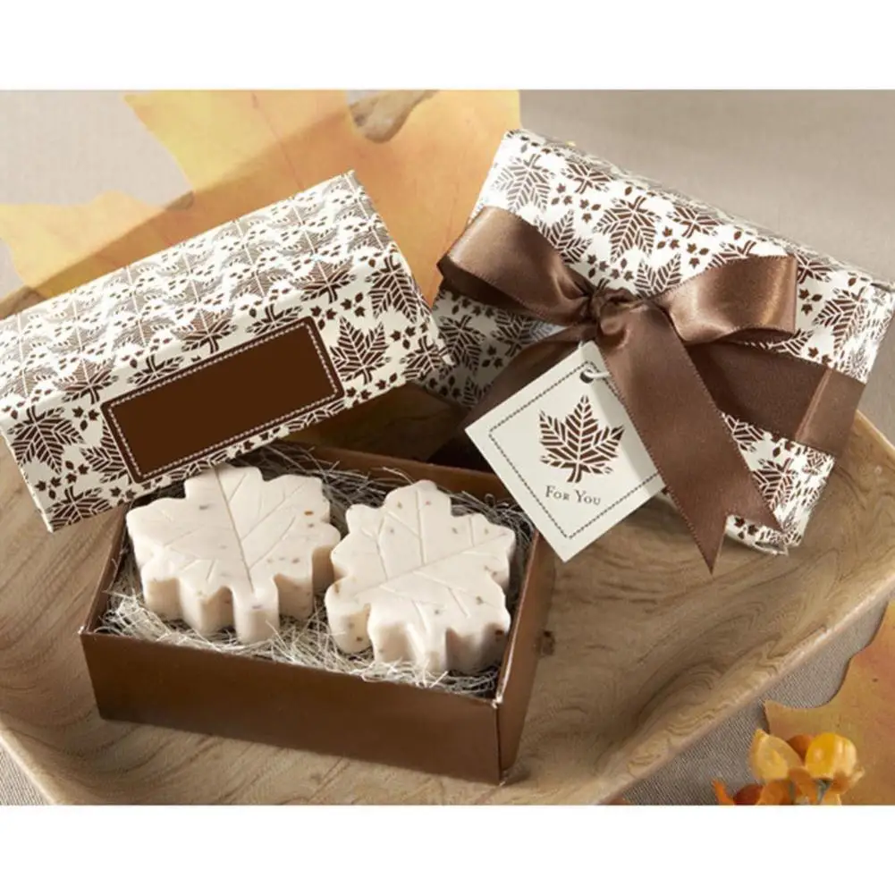 2 pezzi di sapone fatto a mano in foglia d'acero regalo di nozze splendidamente intagliato per gli amici con scatola di imballaggio forniture per feste 2021