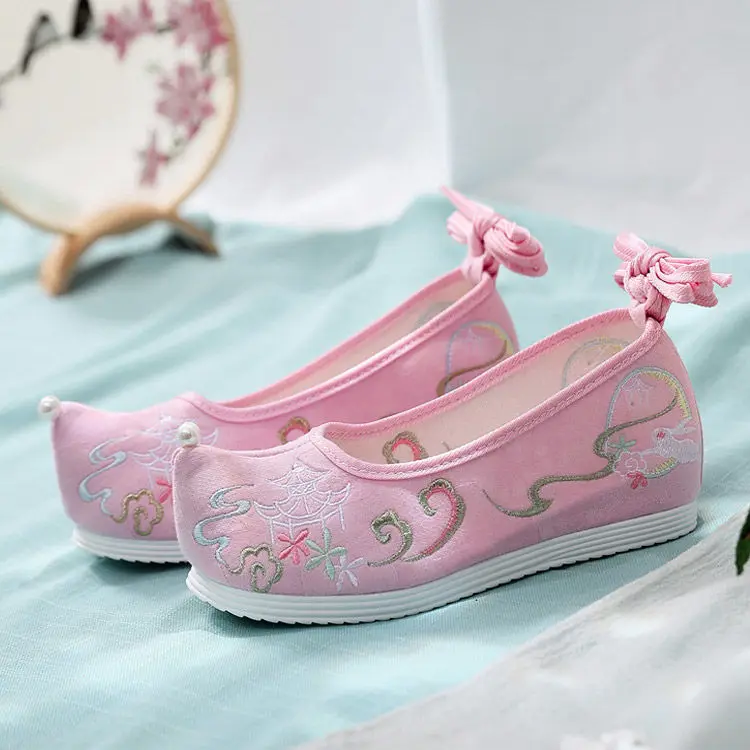 Woman Vintage Yue Opera Flowers Embroidery Dance Flat Shoes Women Chinese Style Traditional Ancient Old Peking Hanfu Retro Boots