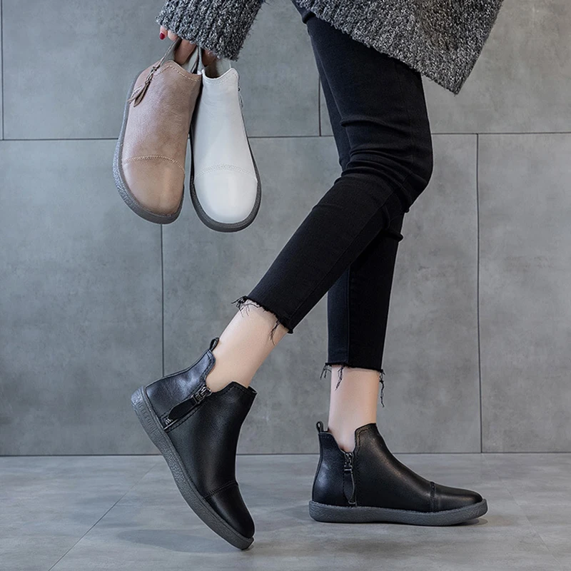 Stivaletti da donna in vera pelle autunno 2021 scarpe da peluche calde invernali stivaletti piatti da donna antiscivolo Plus Size 42 stivali