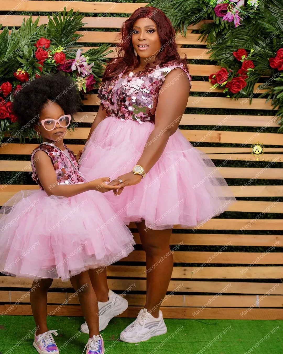 Glitter Mom And Daughter Photo Shoot Dresses Short   Mini Length Puffy Tulle Sequins V Neck Mother And Kids   Dressing Gowns