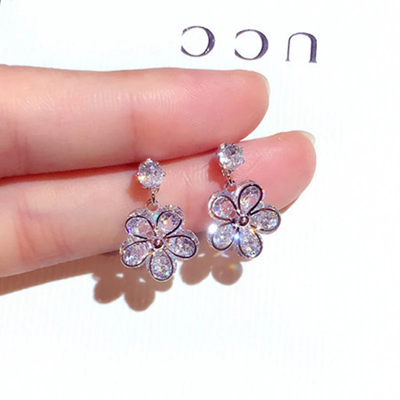 

Cute Tiny Bling Crystal Flower Earrring Exquisite AAA Cubic Zircon Stud Earring for Women Feminia Brincos Bijoux Pendant Gift